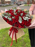 Величественная роскошь 101 роза с эвкалиптом 11205